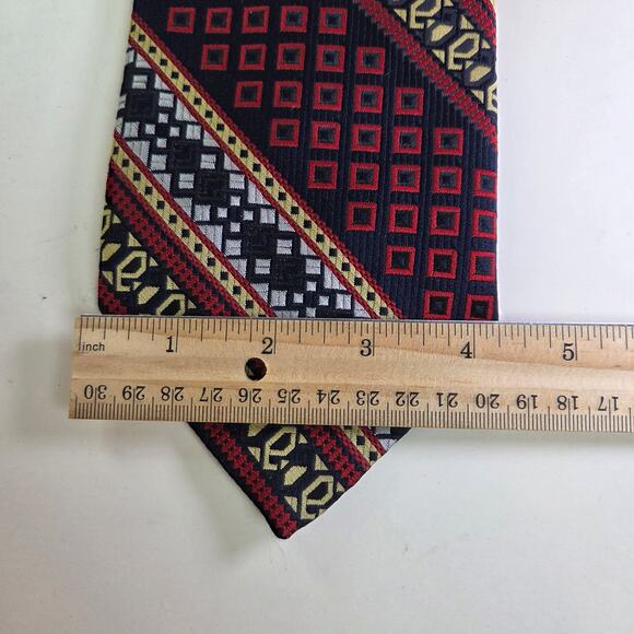 Vintage Reis Tie for Dayton’s Northbriar Shop Navy Red Diamond Print 4.5” Wide - Picture 9 of 9